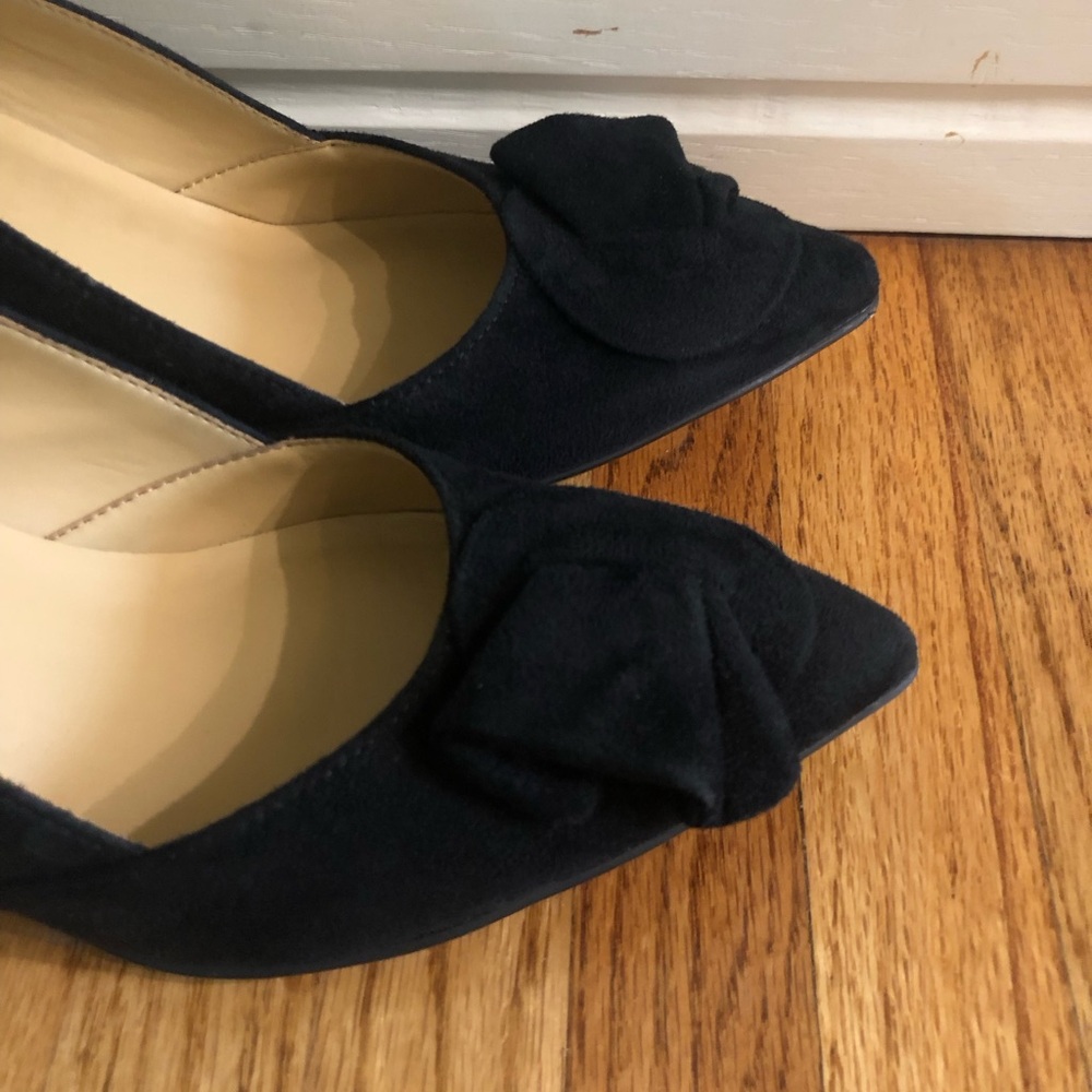 Naturalizer Black Pointed Toe Heels with Knot Detail - Picture 3 of 8